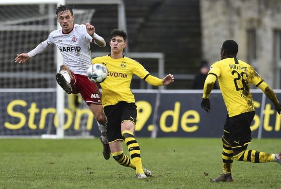 Leonardo Balerdi (Mitte) im Regionalliga-Spiel der Dortmunder Amateure gegen Rot-Weiss Essen.