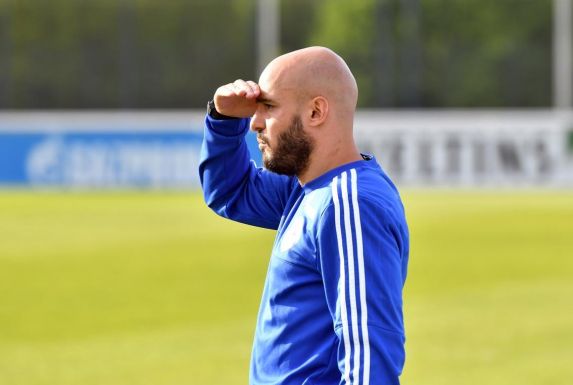 Bild aus dem Jahr 2018 - damals war Onur Cinel noch für die U23 des FC Schalke verantwortlich.
