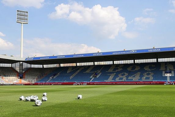 Das neue Trikot des VfL Bochum soll thematisch an die Flutlichtmasten im Stadion anknüpfen.