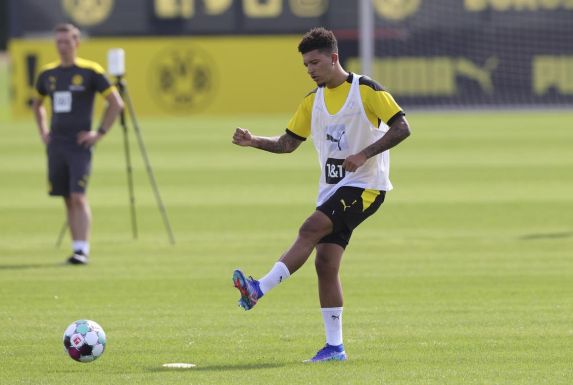 Borussia Dortmunds Jadon Sancho absolviert Passübungen.