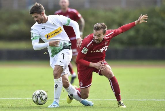 Justin Hoffmanns, hier gegen Essens David Sauerland, verbrachte 15 Jahre bei Borussia Mönchengladbach.