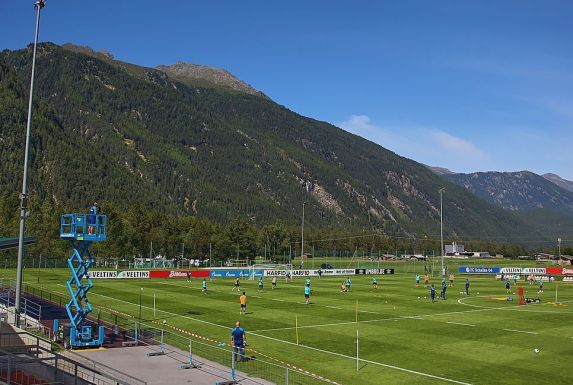 Schalke bereitet sich in Österreich auf den Ligastart in drei Wochen vor.