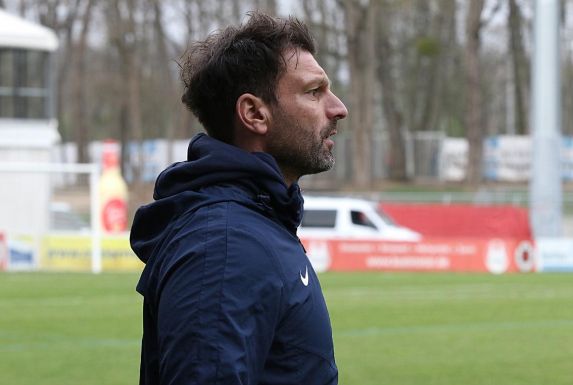 Adrian Alipour, Trainer des Südwest-Regionalligisten TSV Steinbach Haiger, darf vielleicht bald wieder vor über 500 Zuschauern coachen.