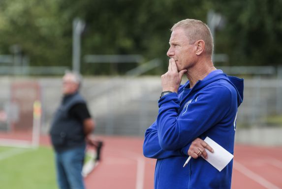 Schalkes U23-Trainer Torsten Fröhling in der Wattenscheider Lohrheide.