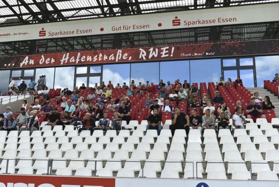 Im Niederrheinpokal-Finale gegen den 1. FC Kleve durfte RWE auch nur 300 Zuschauer ins Stadion lassen.