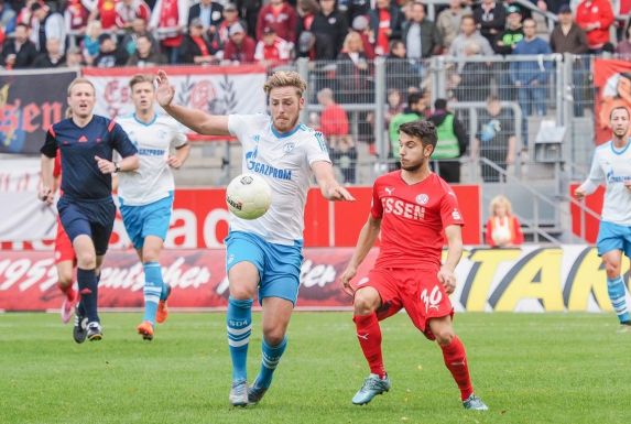 Ausgerechnet gegen Schalkes U23-Mannschaft erzielte Amar Cekic (rechts) sein einziges Pflichtspiel-Tor für Rot-Weiss Essen.