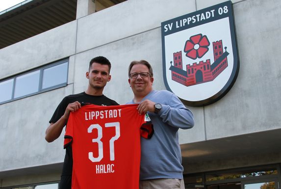 Mervin Kalac (links), hier mit SVL-Manager Dirk Brökelmann, schließt sich dem SV Lippstadt 08 an.