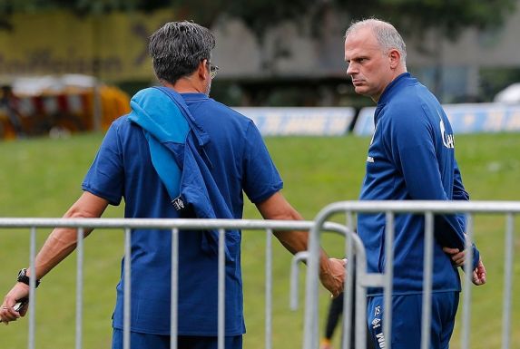 Schalke-Trainer David Wagner (links) und Jochen Schneider (
