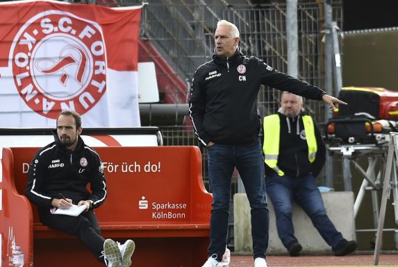 Nach vier Siegen in Folge musste sich RWE-Trainer Christian Neidhart (rechts) mit einem 1:1 bei Fortuna Köln zufrieden geben.