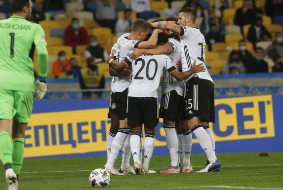 Die DFB-Elf feiert einen 2:1-Sieg gegen die Ukraine.