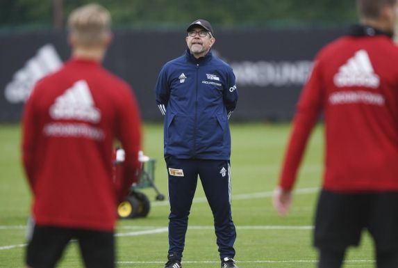 Trainer Urs Fischer trifft mit Union Berlin am Sonntag auf den FC Schalke.