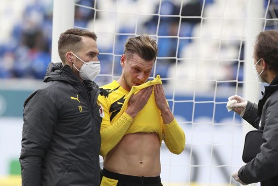 Dortmund Routinier Lukasz Piszczek musste schon früh mit einer Augenverletzung raus.