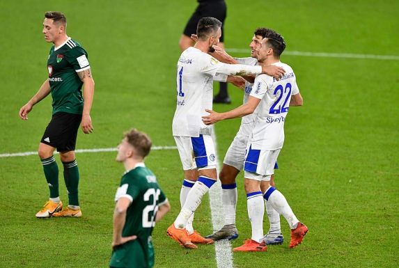 Endlich: Die Schalke-Profis dürfen einen Sieg bejubeln.