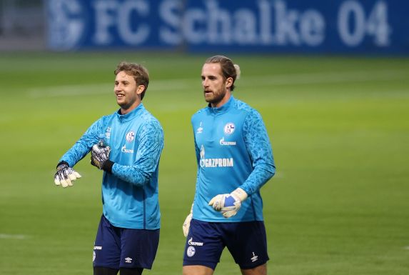 Frederik Rönnow (l.) oder  Ralf Fährmann? Wer hütet am Samstag das Schalke-Tor?