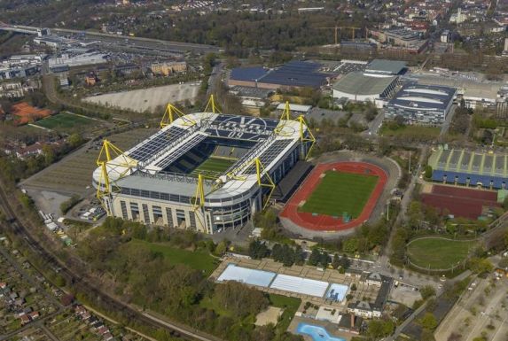 Das Dortmunder Stadion Rote Erde und der Signal Iduna Park.