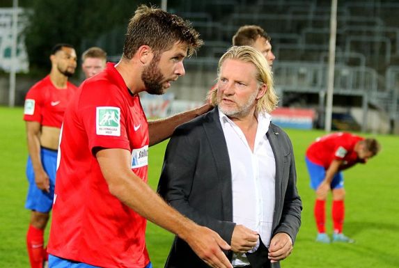 Darüber, dass Marco Königs (links) in Köln schon nach gut 20 Minuten unter die Dusche musste, war WSV-Manager Stephan Küsters überhaupt nicht zufrieden.