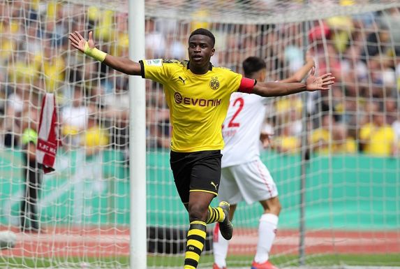 Geht es nach den Experten, dann wird Youssoufa Moukoko demnächst auch in der Bundesliga jubeln.
