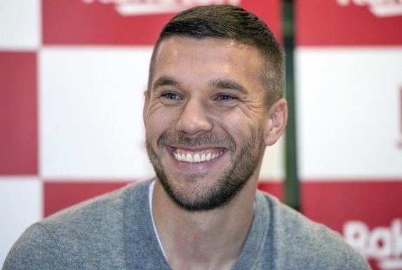 Lukas Podolski lächelt.