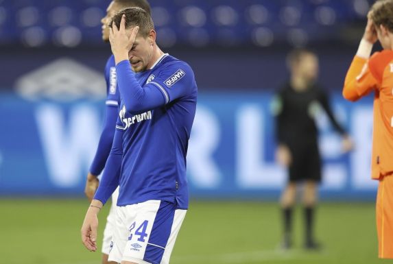 Schalke-Abwehrspieler Bastian Oczipka hat das Training abgebrochen.