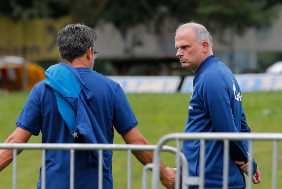Schalkes Sportvorstand Jochen Schneider (r.) mit Ex-Trainer David Wagner.