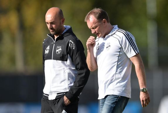 Co-Trainer Maniyel Nergiz (links) hat Verl-Präsident Raimund Bertels bereits an den SC Paderborn verloren. Geht jetzt auch Cheftrainer Guerino Capretti?.