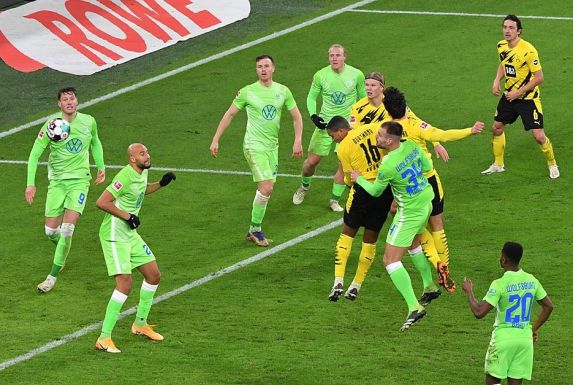 Das 1:0: Innenverteidiger Manuel Akanji von Borussia Dortmund ebnet den Weg zum Heimsieg gegen den VfL Wolfsburg.