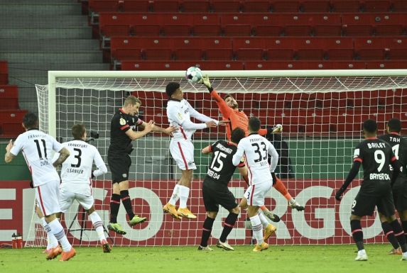 Bayer Leverkusen setzte sich im Zweitrundenspiel gegen Eintracht Frankfurt mit 4:1 durch.