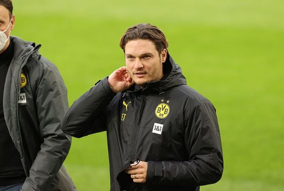 Borussia Dortmunds Trainer Edin Terzic (rechts).