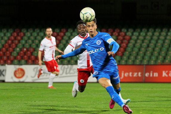 Hüseyin Bulut, hier noch für die Sportfreunde Lotte gegen seinen jetzigen Klub Rot-Weiß Oberhausen am Ball.