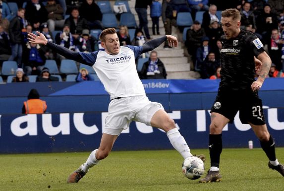 Maxim Leitsch (links) kämpft für den VfL Bochum um den Ball.
