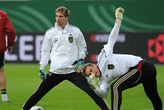 Ron-Robert Zieler (links) und Manuel Neuer kennen sich aus der Nationalmannschaft.