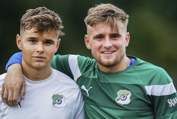 Niko (links) und Luka Bosnjak werden ab dem 1. Juli 2021 für den FC Kay spielen.