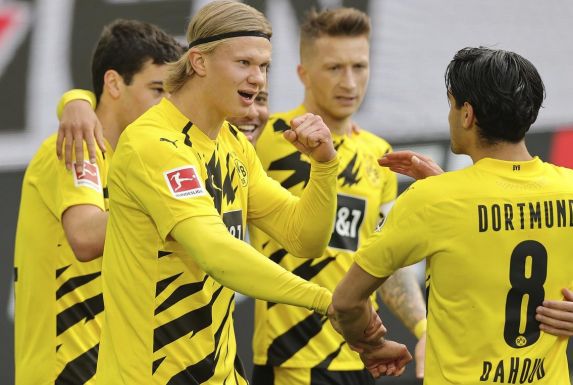 Kollektiver Jubel bei den Spielern von Borussia Dortmund um Erling Haaland (zweiter von links).