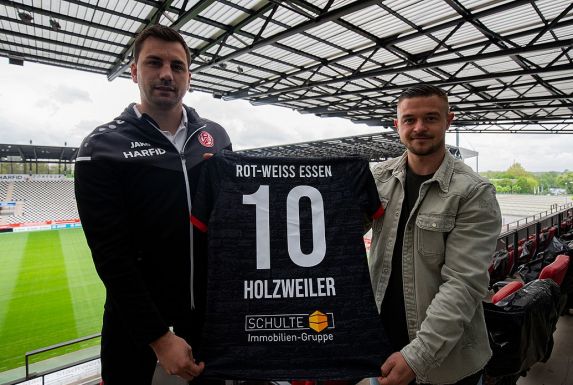 Rot-Weiss Essens Sportchef Jörn Nowak (links) mit Kevin Holzweiler.