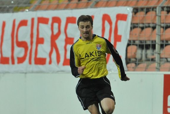 Igor Bendovskyi, hier für den KFC Uerdingen am Ball, wird Co-Trainer bei RuWa Dellwig.