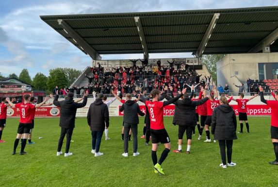 Die Spieler des SV Lippstadt konnten den Heimsieg gegen Gladbach II mit 350 Fans bejubeln.
