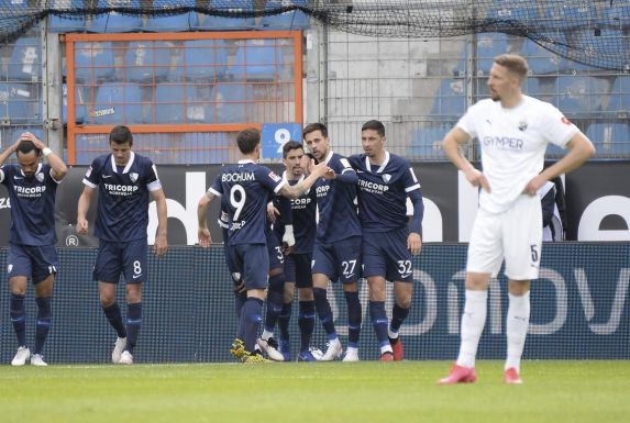 Die Spieler des VfL Bochum bejubeln das 1:0 durch Milos Pantovic.