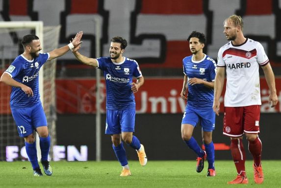 Paolo Maiella (Bildmitte) freut sich über einen Treffer gegen Rot-Weiss Essen.