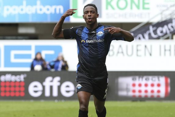 Der Neu-Bochumer Christopher Antwi-Adjei bejubelt einen Treffer für seinen bisherigen Arbeitgeber SC Paderborn.