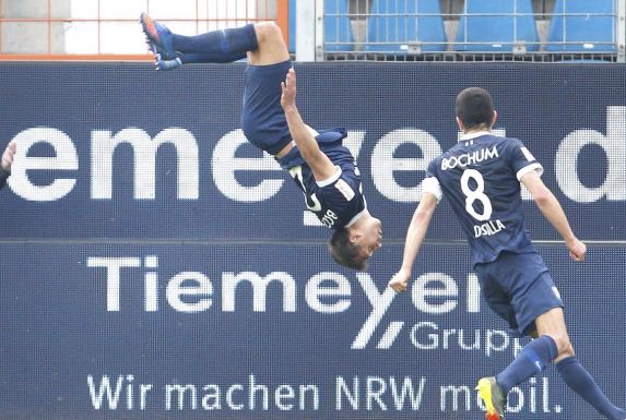 Robert Tesche (links) bejubelt sein Siegtor zum 4:3 für den VfL Bochum gegen Hannover 96.