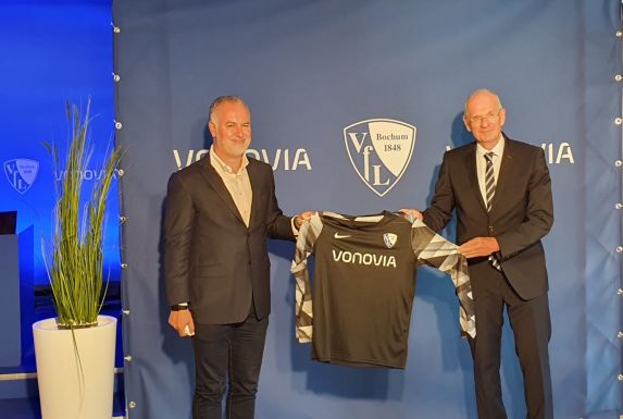 Arnd Fittkau, Vorstand der Vonovia SE (links) und VfL Bochums Vorstandsvorsitzender Hans-Peter Villis (rechts).