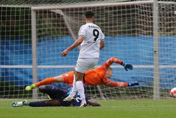 Kasim Rabihic trifft zum 2:2 für den SC Verl im Test gegen den VfL Bochum.