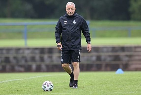 Mit dem MSV Duisburg arbeitet Trainer Pavel Dotchev aktuell akribisch an den Vorbereitungen für die neue Saison.