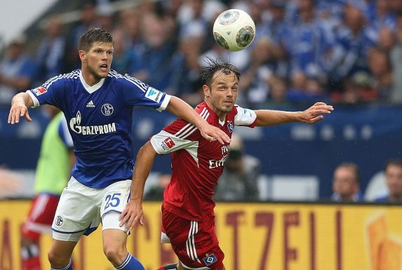 Heiko Westermann (rechts), hier im Trikot des Hamburger SV gegen Schalke, in Person von Klaas-Jan Huntelaar.