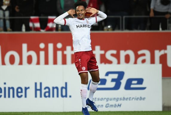 Ayo Adetula (hier noch im RWE-Trikot) bejubelt seinen Treffer gegen den Bonner SC. Er hat große Ziele.