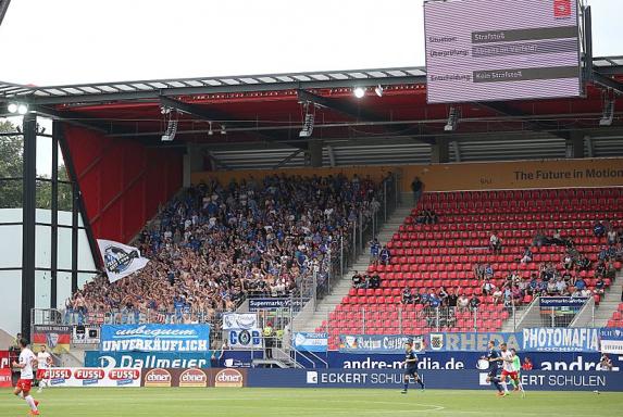 Jahn mit Ausnahmegenehmigung: 5324 Zuschauer gegen Schalke