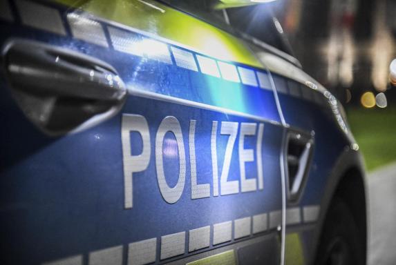 Vor Hansa gegen Pauli: Polizei entfernt Schweinsköpfe an Brücke