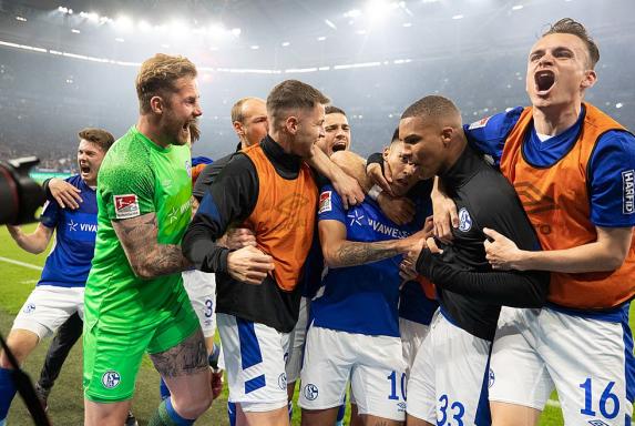 Schalke macht dank irrer Aufholjagd den Aufstieg klar