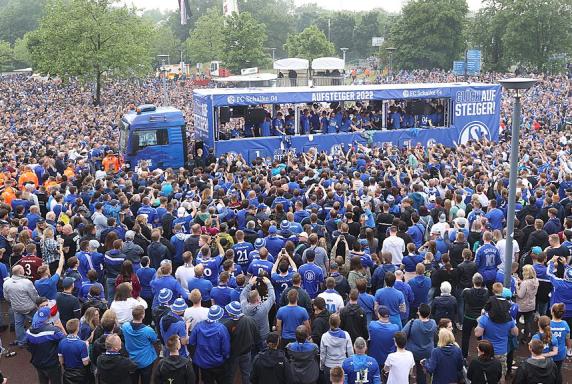 Schalke: Große Bundesliga-Rückkehr-Party mit über 20.000 Fans