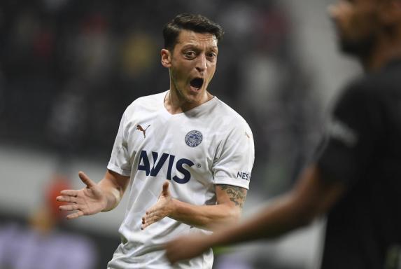 Keine Gnade: Mesut Özil bleibt weiter suspendiert